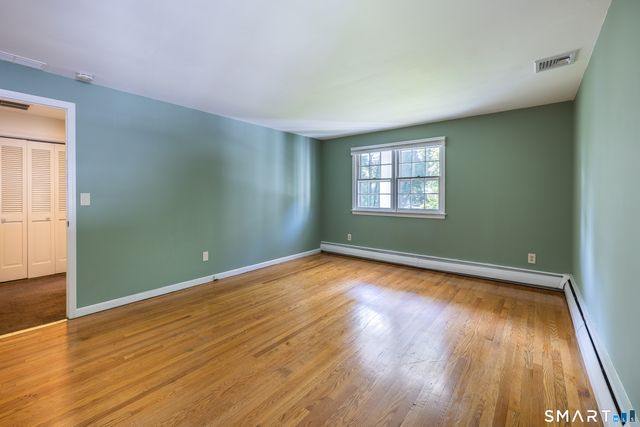 5 Grand Place, Newtown, CT 06470