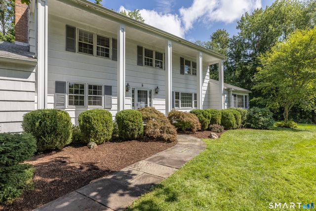 5 Grand Place, Newtown, CT 06470