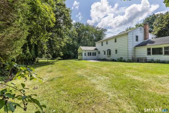 5 Grand Place, Newtown, CT 06470