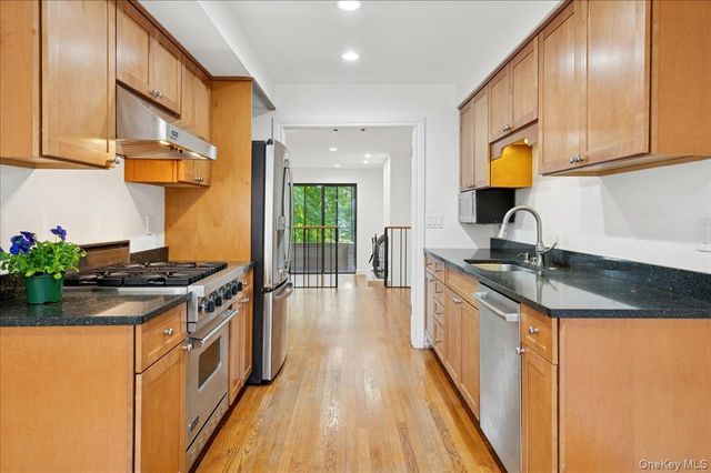 70 Waters Edge 70, Rye, NY 10580