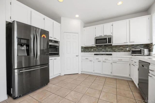 687 Glasgow Court, San Marcos, CA 92069