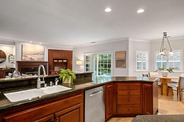 5 Latham Ln, Sacramento, CA 95864