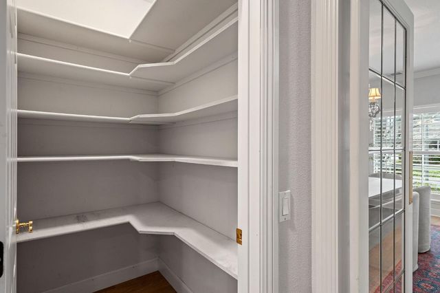 5 Latham Ln, Sacramento, CA 95864