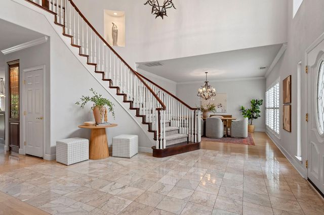 5 Latham Ln, Sacramento, CA 95864