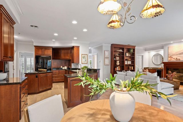 5 Latham Ln, Sacramento, CA 95864