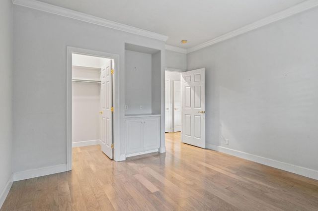 5 Latham Ln, Sacramento, CA 95864