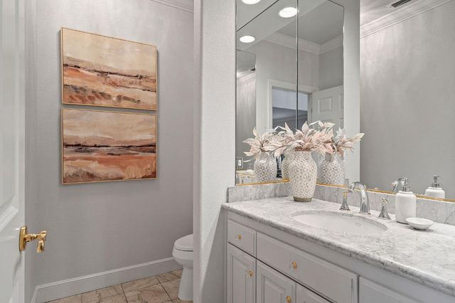 5 Latham Ln, Sacramento, CA 95864