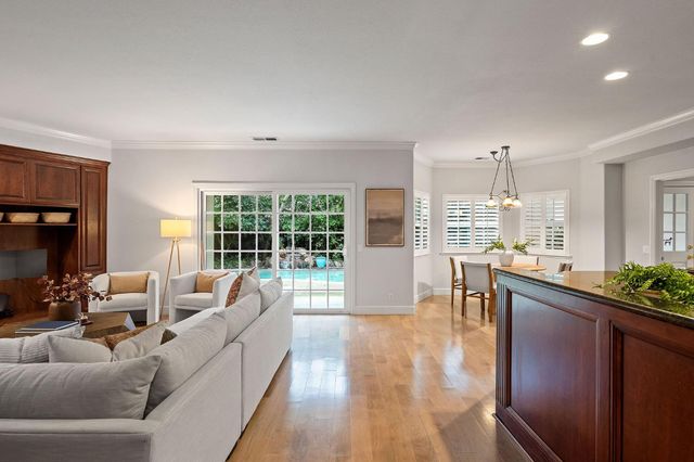 5 Latham Ln, Sacramento, CA 95864