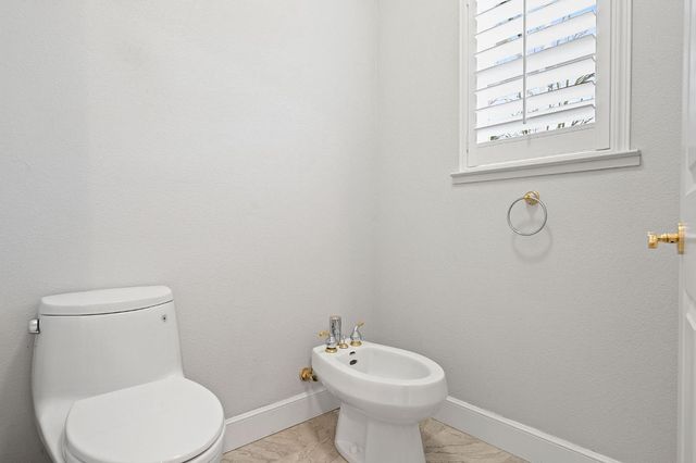 5 Latham Ln, Sacramento, CA 95864