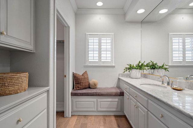 5 Latham Ln, Sacramento, CA 95864