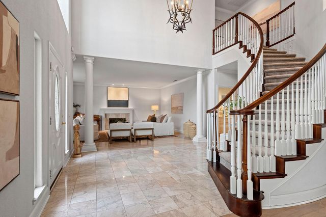 5 Latham Ln, Sacramento, CA 95864