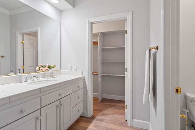 5 Latham Ln, Sacramento, CA 95864