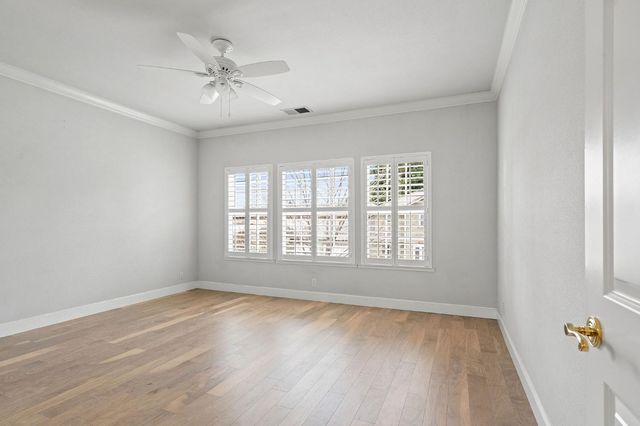 5 Latham Ln, Sacramento, CA 95864