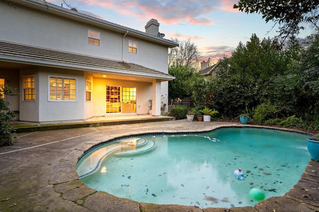 5 Latham Ln, Sacramento, CA 95864