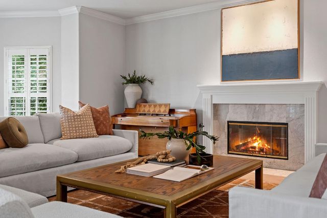 5 Latham Ln, Sacramento, CA 95864