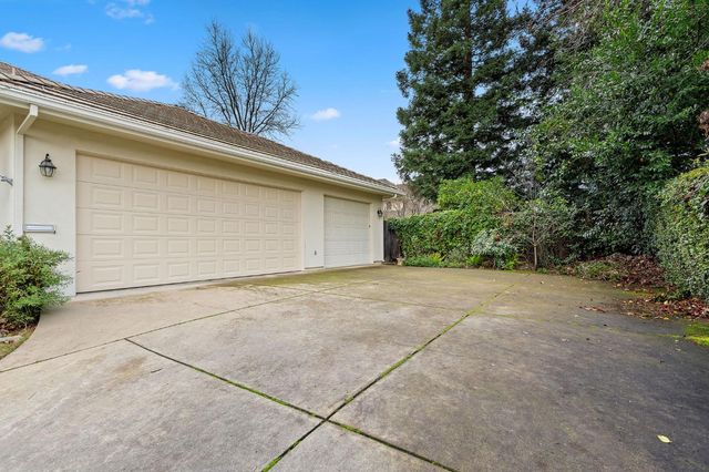 5 Latham Ln, Sacramento, CA 95864