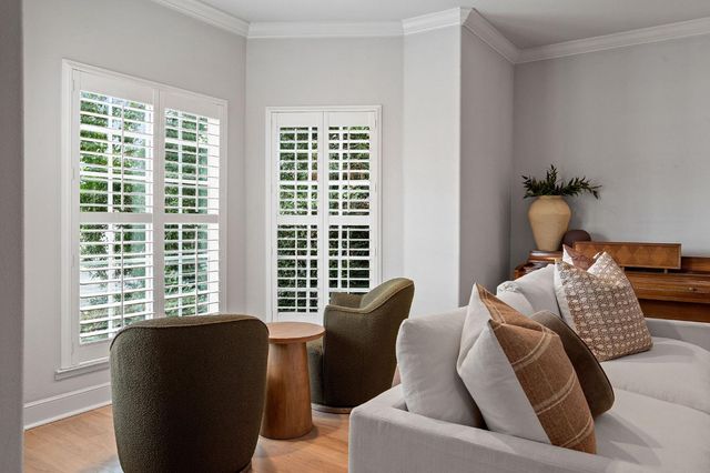 5 Latham Ln, Sacramento, CA 95864