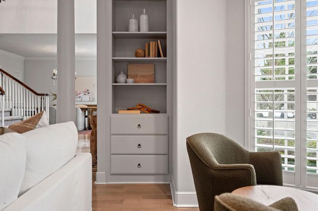 5 Latham Ln, Sacramento, CA 95864