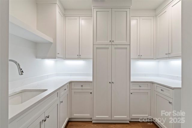 1500 Queens Road 204, Charlotte, NC 28207