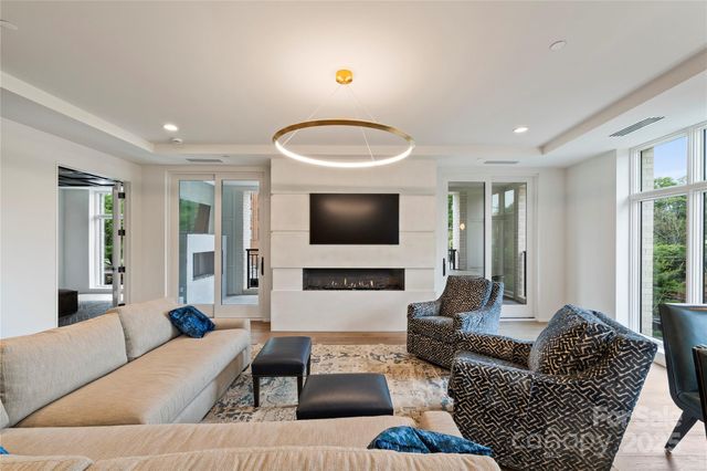 1500 Queens Road 204, Charlotte, NC 28207