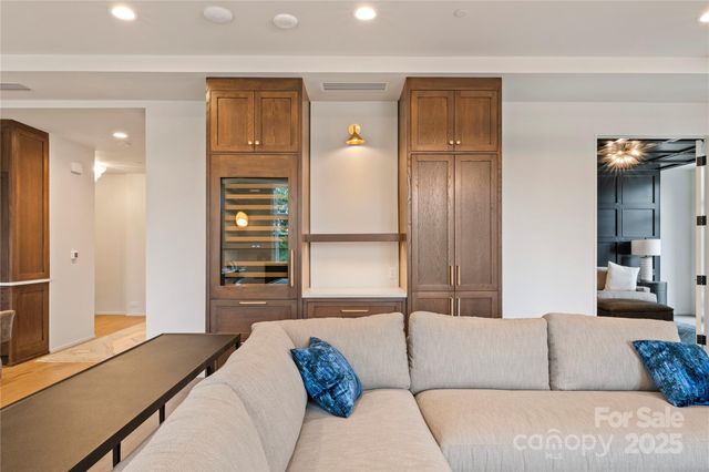 1500 Queens Road 204, Charlotte, NC 28207