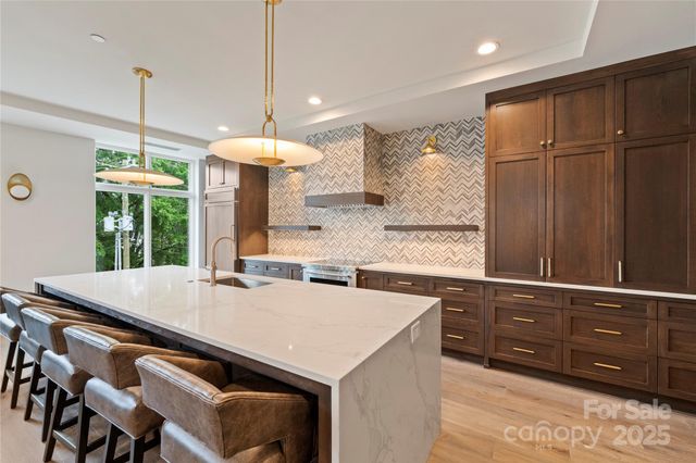 1500 Queens Road 204, Charlotte, NC 28207