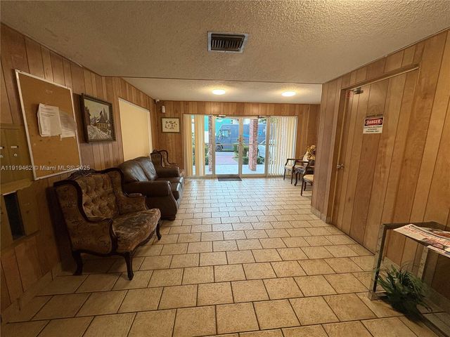 4801 NW 22nd Ct 103, Lauderhill, FL 33313