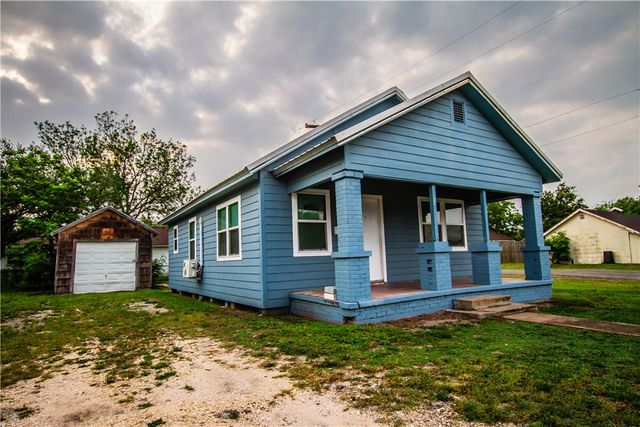 421 South San Patricio, Sinton, TX 78387