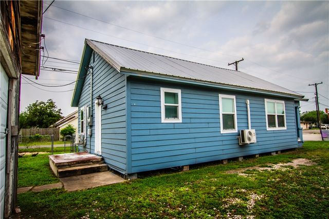 421 South San Patricio, Sinton, TX 78387