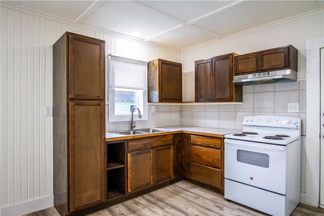 421 South San Patricio, Sinton, TX 78387