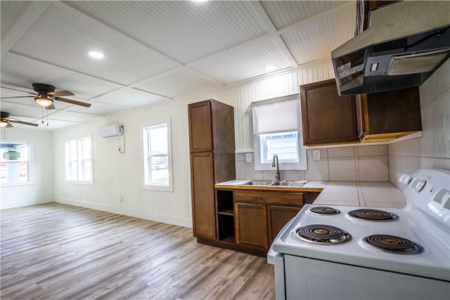 421 South San Patricio, Sinton, TX 78387