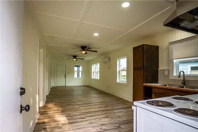 421 South San Patricio, Sinton, TX 78387