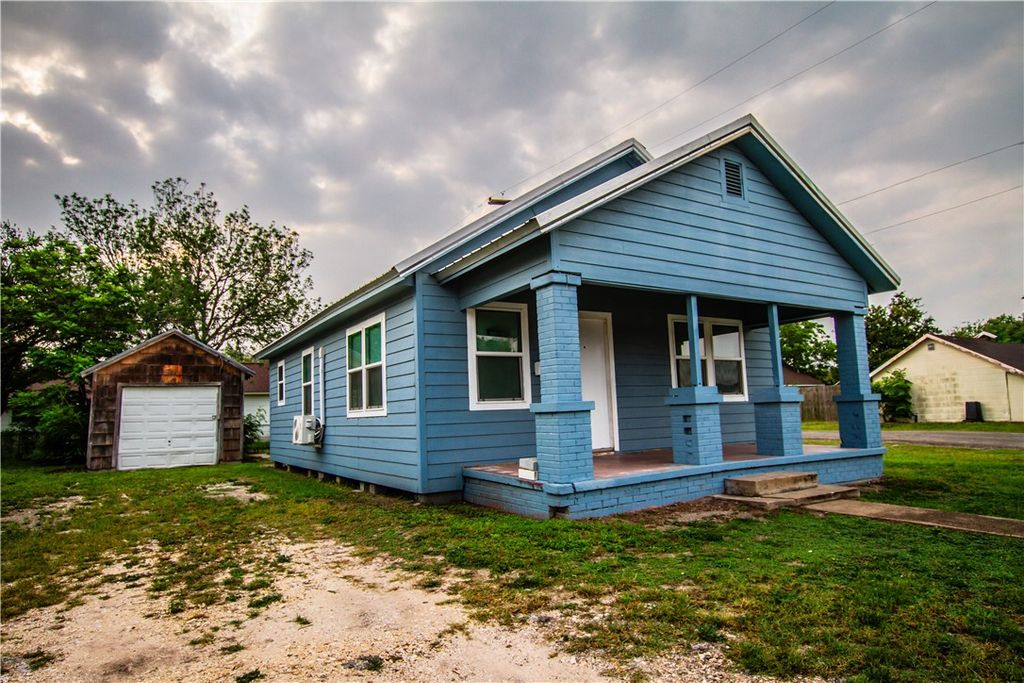 421 South San Patricio, Sinton, TX 78387 — photo 2