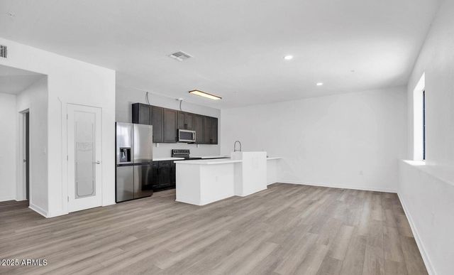 842 S FARMER Avenue, Tempe, AZ 85281