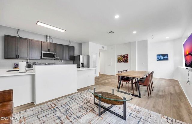 842 S FARMER Avenue, Tempe, AZ 85281