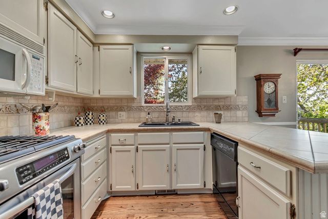 98 E 700 S, Farmington, UT 84025