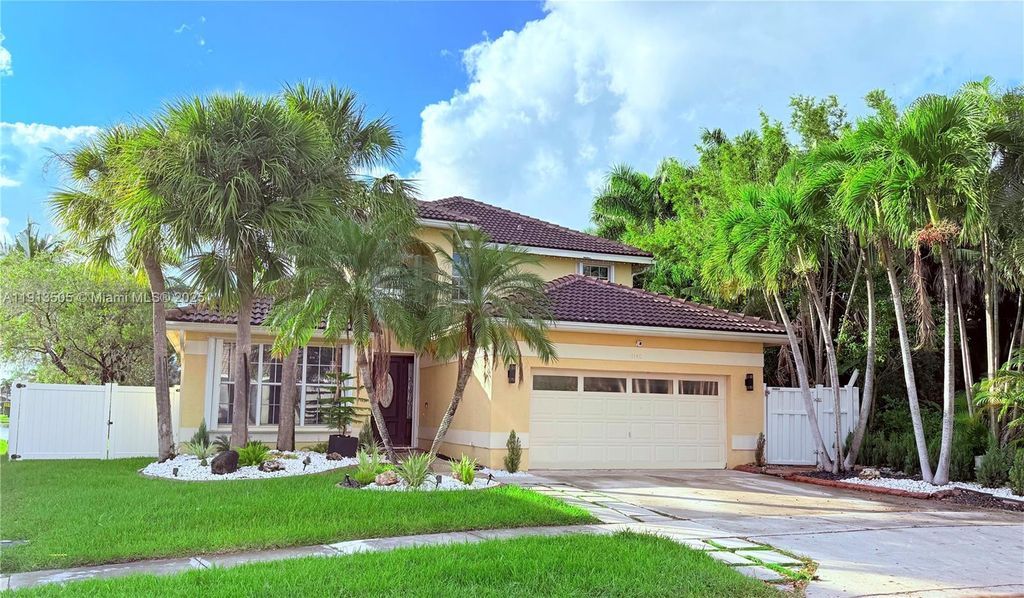 1140 NW 184th Pl, Pembroke Pines, FL 33029