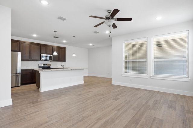 454 Parkline DR 33B, Georgetown, TX 78626