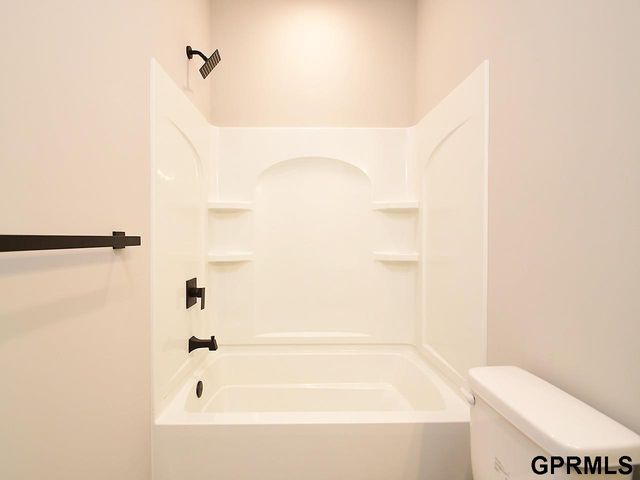 9902 S 180 Avenue Circle, Omaha, NE 68136