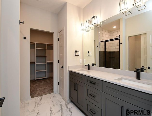 9902 S 180 Avenue Circle, Omaha, NE 68136