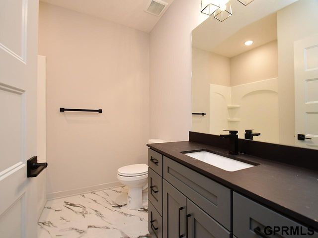 9902 S 180 Avenue Circle, Omaha, NE 68136