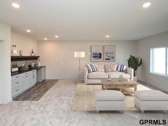 9902 S 180 Avenue Circle, Omaha, NE 68136