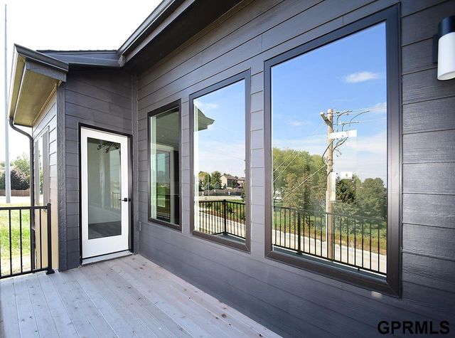 9902 S 180 Avenue Circle, Omaha, NE 68136