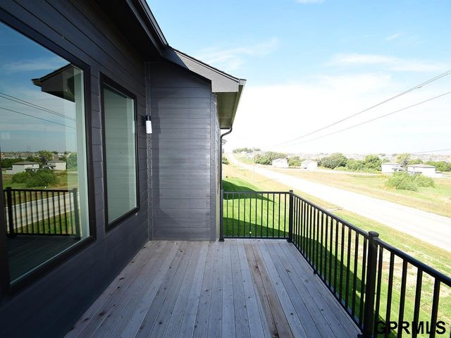 9902 S 180 Avenue Circle, Omaha, NE 68136