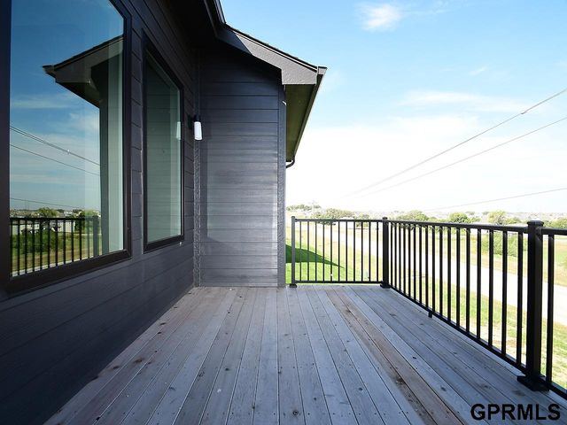 9902 S 180 Avenue Circle, Omaha, NE 68136