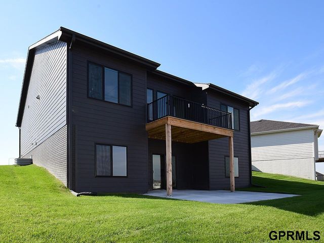 9902 S 180 Avenue Circle, Omaha, NE 68136