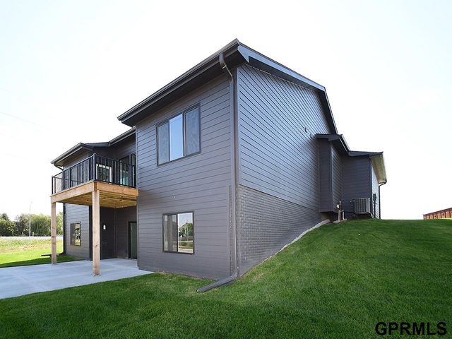 9902 S 180 Avenue Circle, Omaha, NE 68136