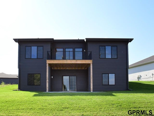 9902 S 180 Avenue Circle, Omaha, NE 68136