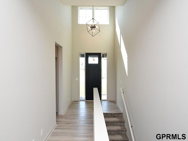 9902 S 180 Avenue Circle, Omaha, NE 68136