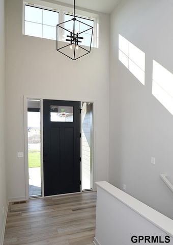 9902 S 180 Avenue Circle, Omaha, NE 68136